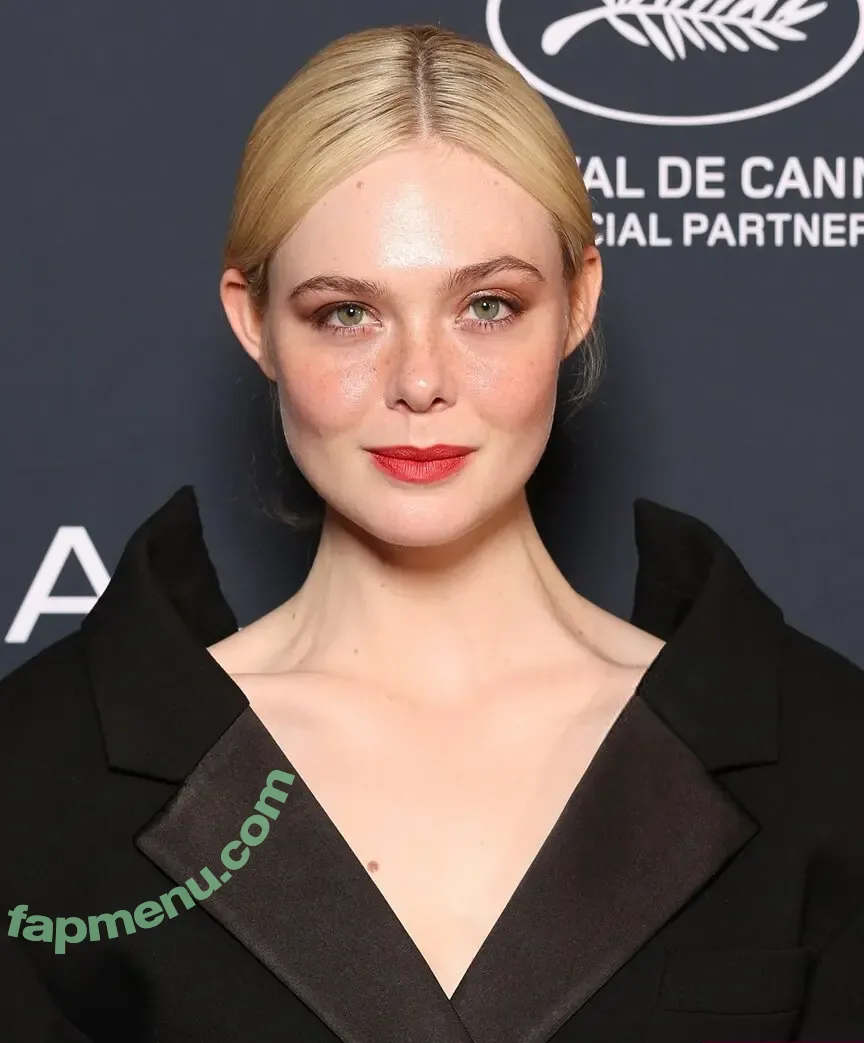 Elle Fanning nude photo #2967 (ellefanning)