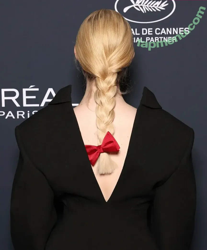 Elle Fanning nude photo #2969 (ellefanning)