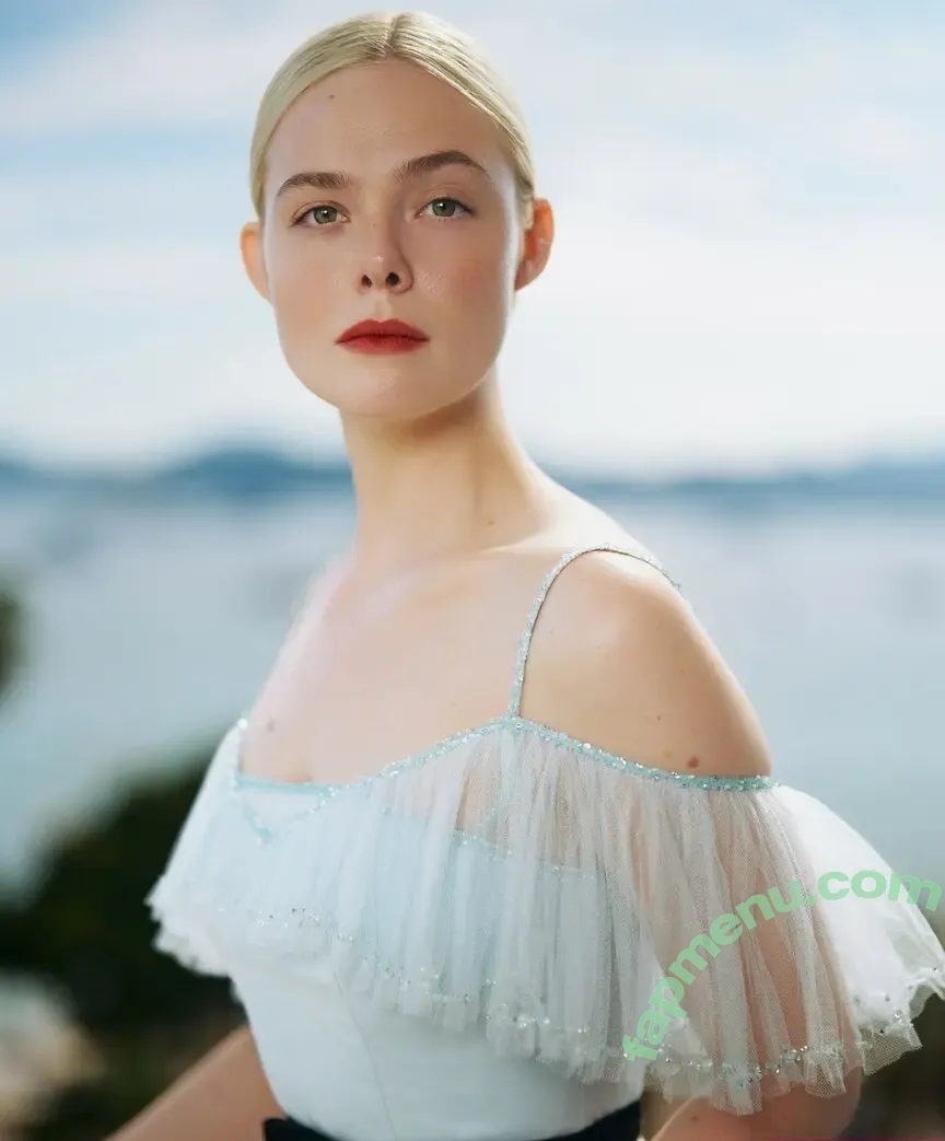 Elle Fanning nude photo #2975 (ellefanning)