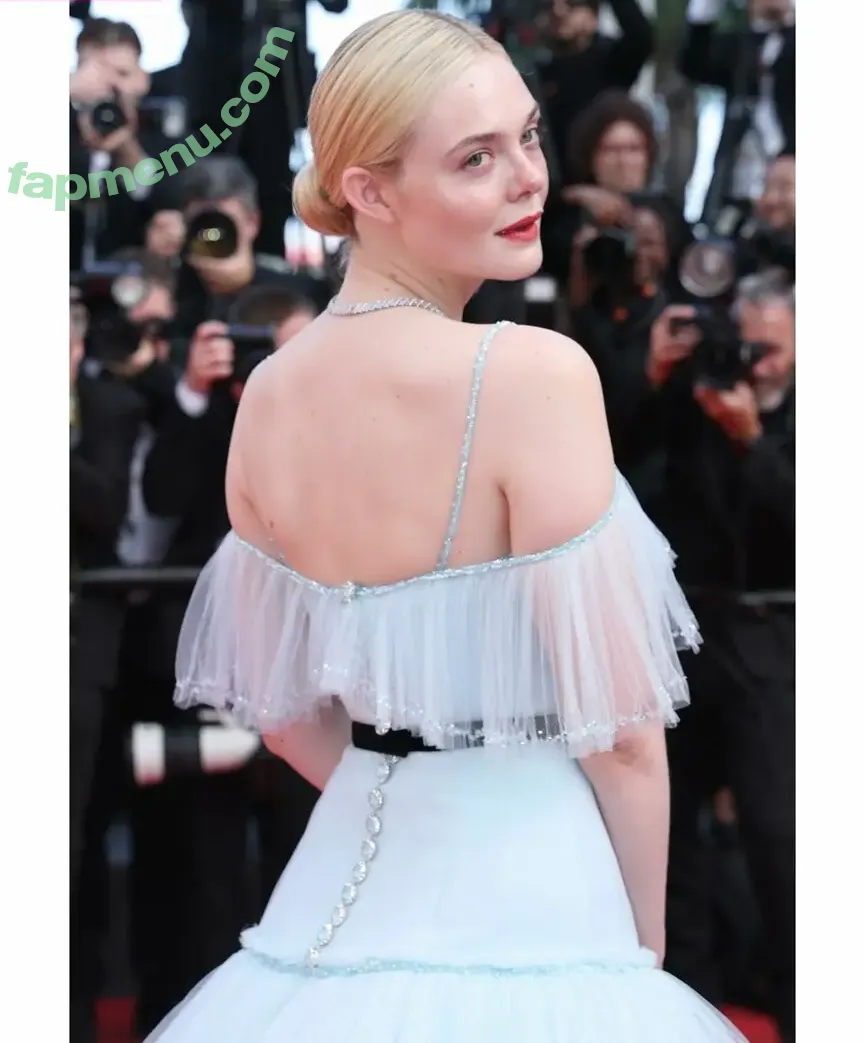 Elle Fanning nude photo #2980 (ellefanning)