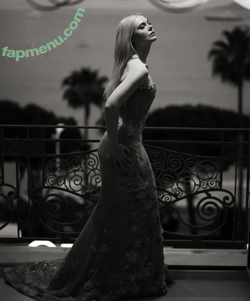 Elle Fanning nude photo #2987 (ellefanning)