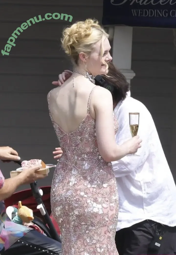 Elle Fanning nude photo #2992 (ellefanning)