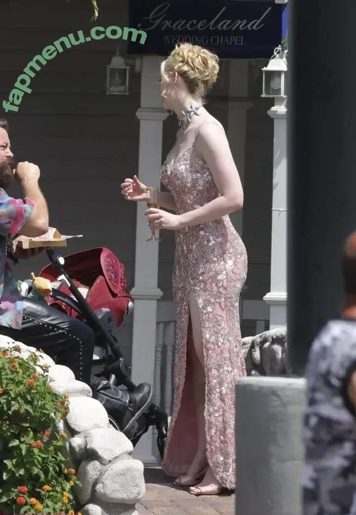 Elle Fanning nude photo #2994 (ellefanning)