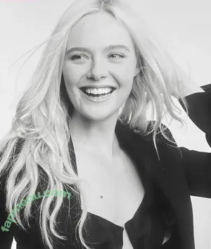 Elle Fanning / ellefanning nude photo #3133