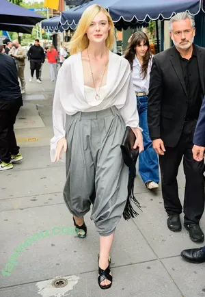 Elle Fanning / ellefanning nude photo #3275