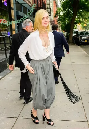 Elle Fanning / ellefanning nude photo #3281