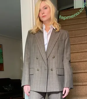 Elle Fanning / ellefanning nude photo #3305