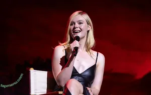 Elle Fanning / ellefanning nude photo #3328