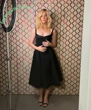 Elle Fanning / ellefanning nude photo #3343