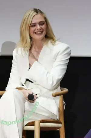 Elle Fanning / ellefanning nude photo #3394