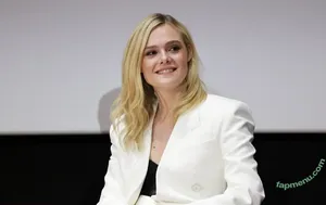 Elle Fanning / ellefanning nude photo #3397