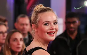 Elle Fanning / ellefanning nude photo #3419