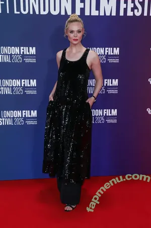 Elle Fanning / ellefanning nude photo #3426