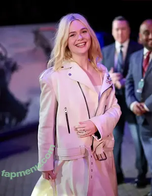 Elle Fanning / ellefanning nude photo #3525