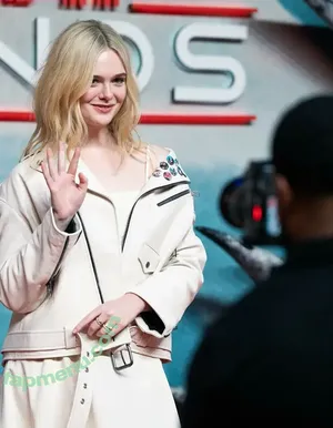 Elle Fanning / ellefanning nude photo #3528