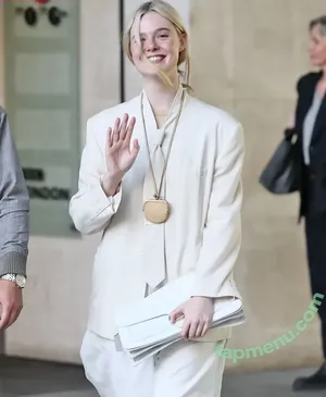 Elle Fanning / ellefanning nude photo #3559