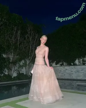 Elle Fanning / ellefanning nude photo #3660