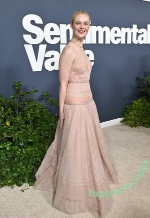 Elle Fanning / ellefanning nude photo #3671