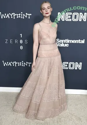 Elle Fanning / ellefanning nude photo #3677