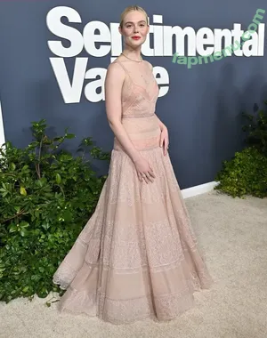 Elle Fanning / ellefanning nude photo #3683