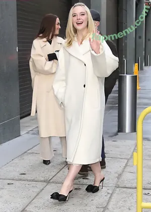 Elle Fanning / ellefanning nude photo #3712