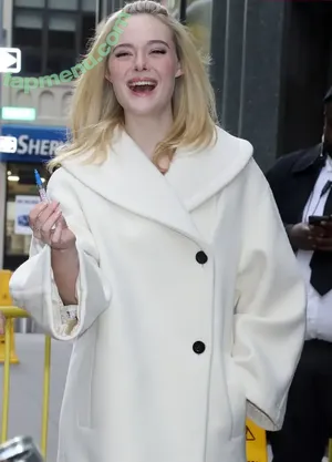Elle Fanning / ellefanning nude photo #3718