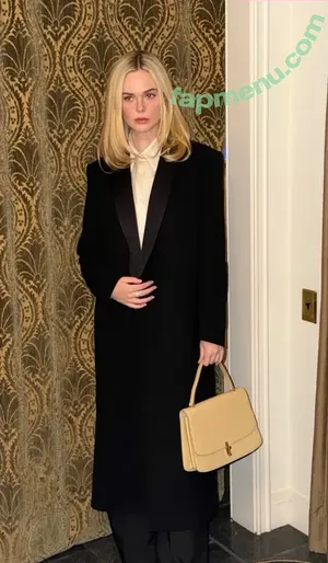 Elle Fanning / ellefanning nude photo #3744