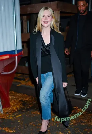 Elle Fanning / ellefanning nude photo #3747