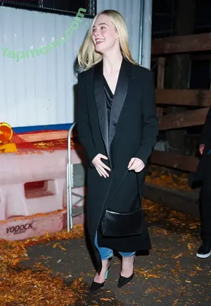 Elle Fanning / ellefanning nude photo #3750