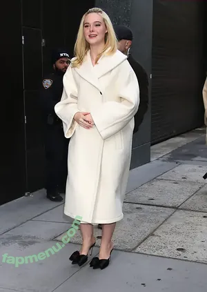 Elle Fanning / ellefanning nude photo #3758