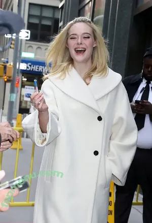 Elle Fanning / ellefanning nude photo #3760
