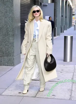 Elle Fanning / ellefanning nude photo #3786