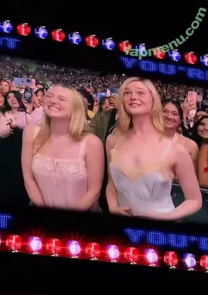 Elle Fanning / ellefanning nude photo #3896