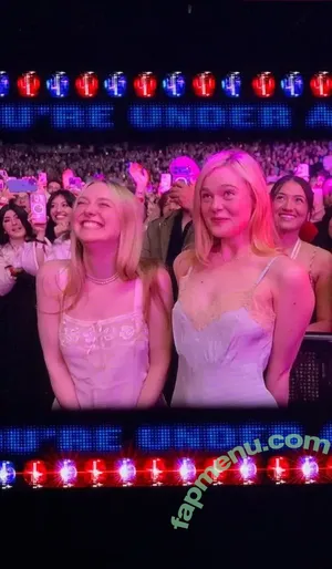 Elle Fanning / ellefanning nude photo #3899