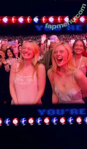 Elle Fanning / ellefanning nude photo #3900