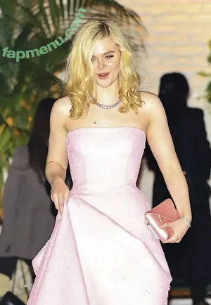 Elle Fanning / ellefanning nude photo #3910