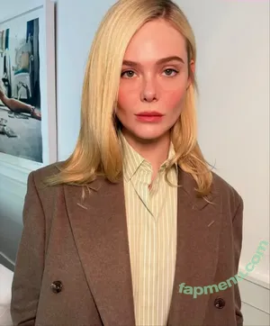 Elle Fanning / ellefanning nude photo #3938