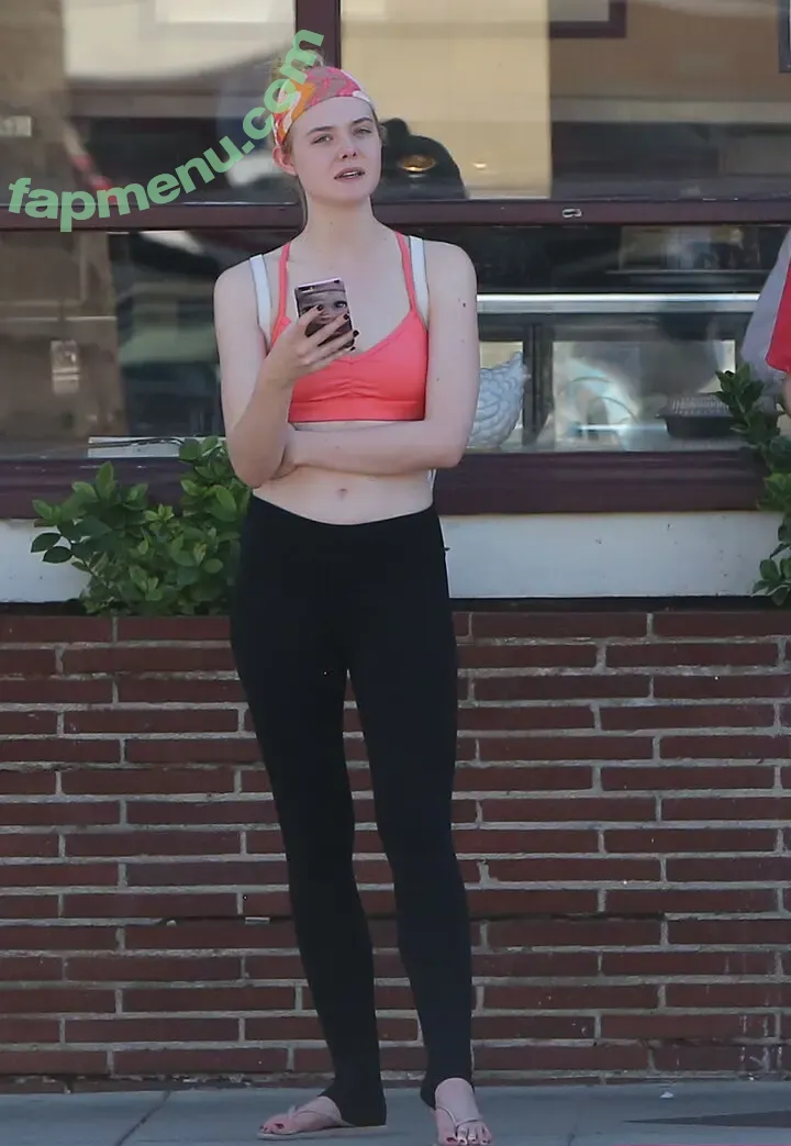 Elle Fanning nude photo #3100 (ellefanning)