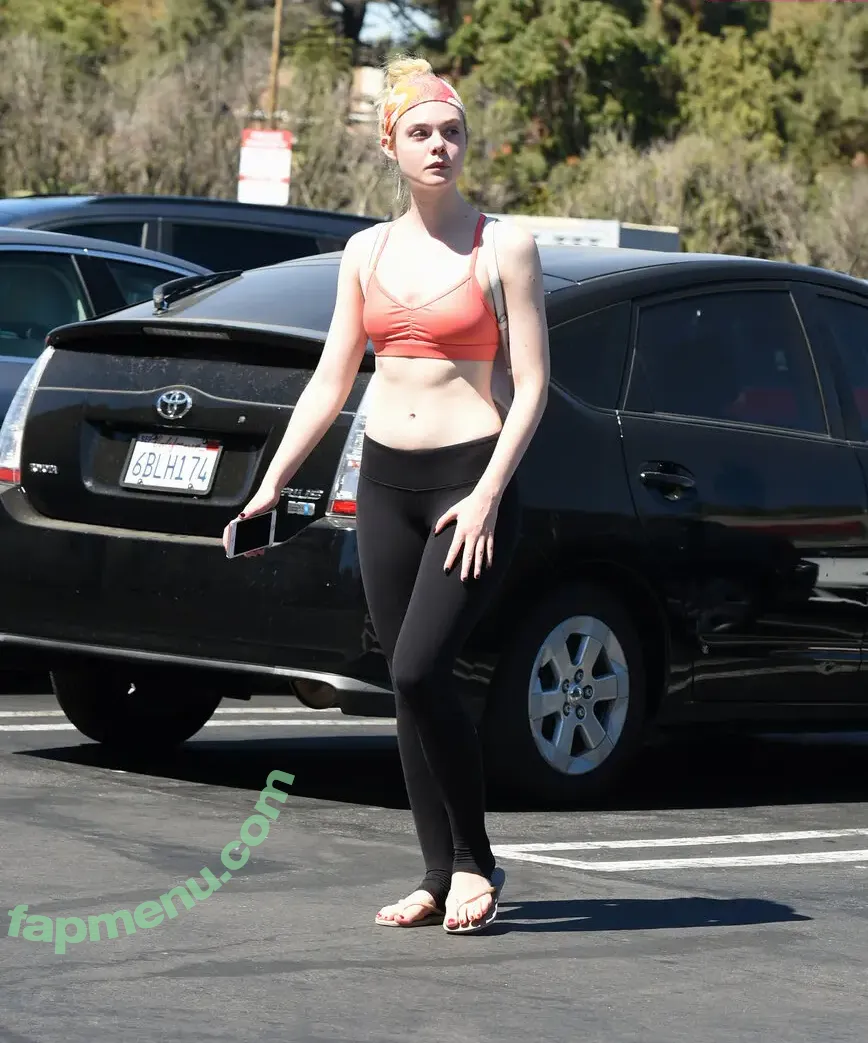 Elle Fanning nude photo #3116 (ellefanning)