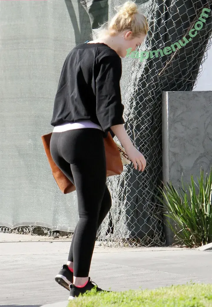 Elle Fanning nude photo #3216 (ellefanning)