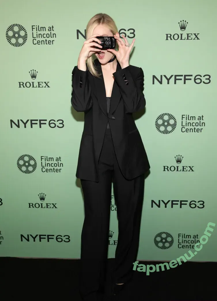 Elle Fanning nude photo #3261 (ellefanning)