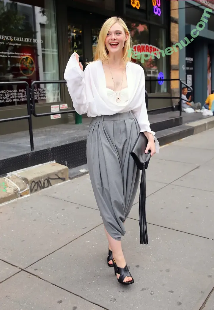 Elle Fanning nude photo #3283 (ellefanning)