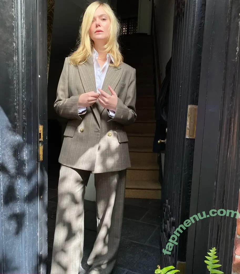 Elle Fanning nude photo #3304 (ellefanning)