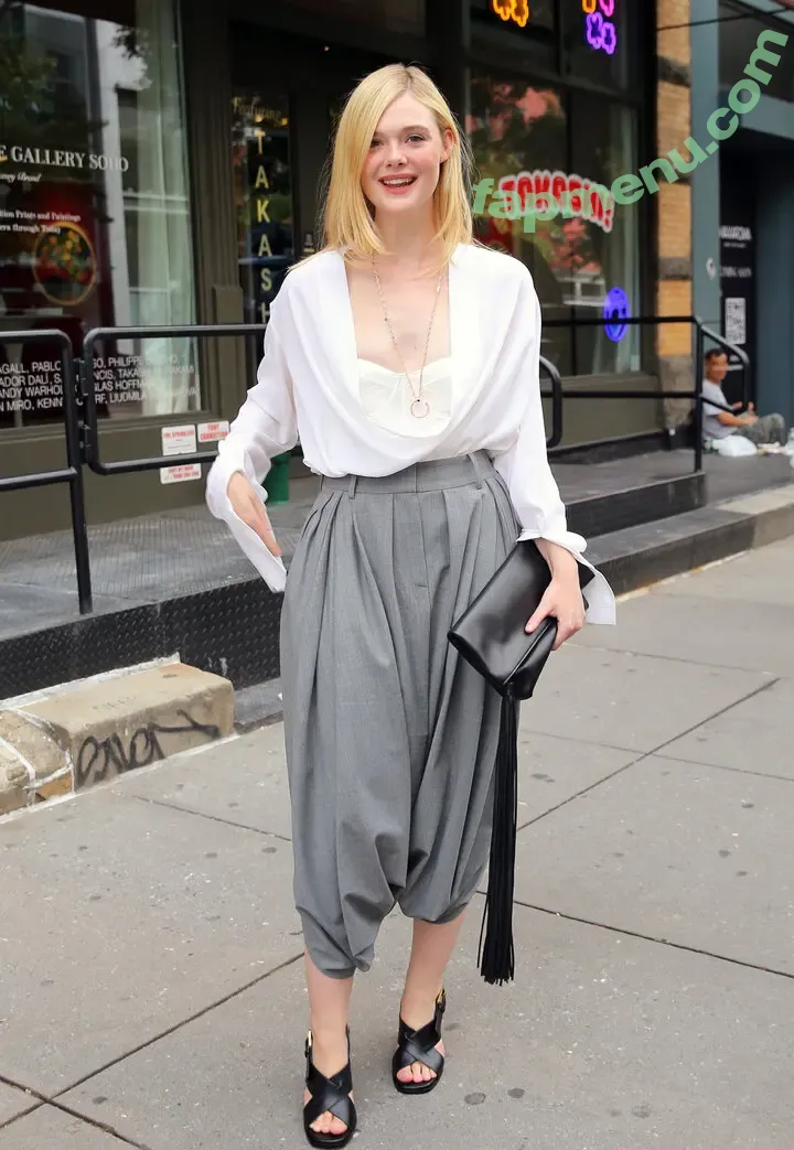 Elle Fanning nude photo #3308 (ellefanning)