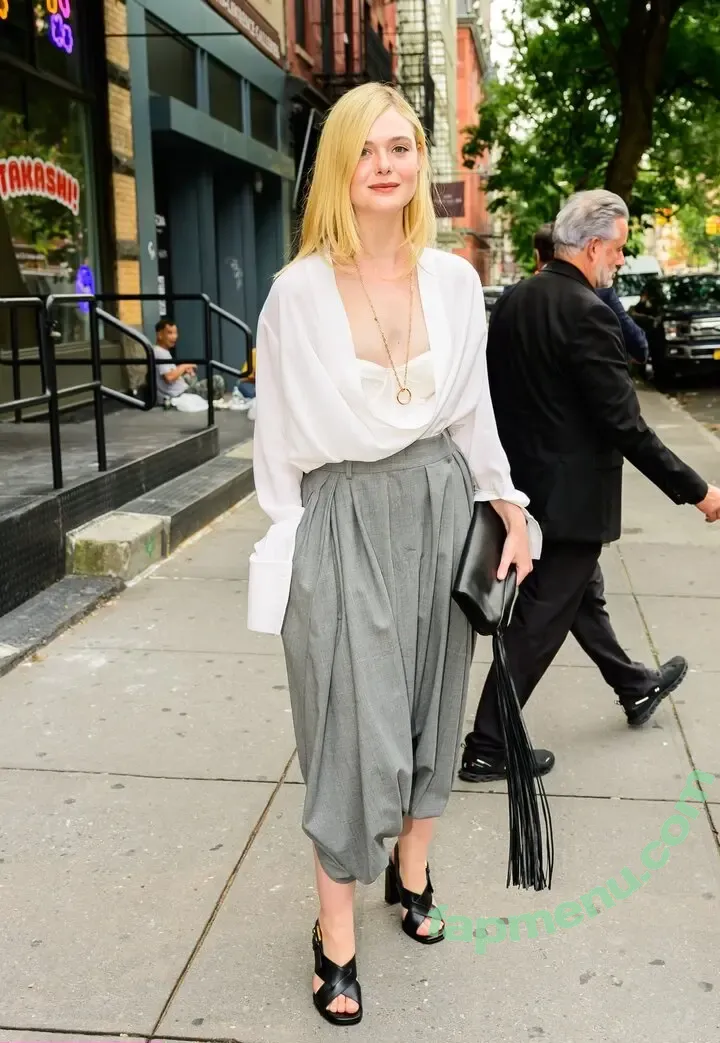 Elle Fanning nude photo #3314 (ellefanning)