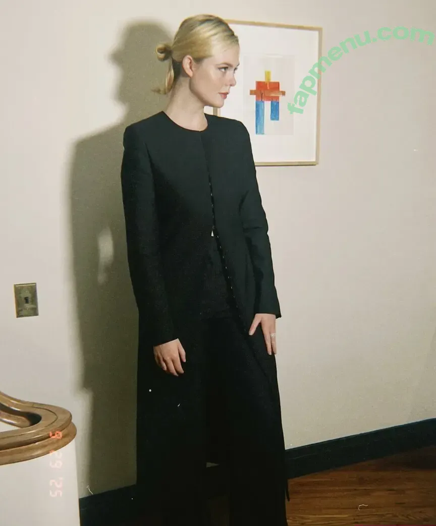 Elle Fanning nude photo #3349 (ellefanning)