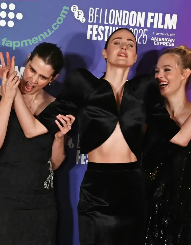 Elle Fanning nude photo #3366 (ellefanning)