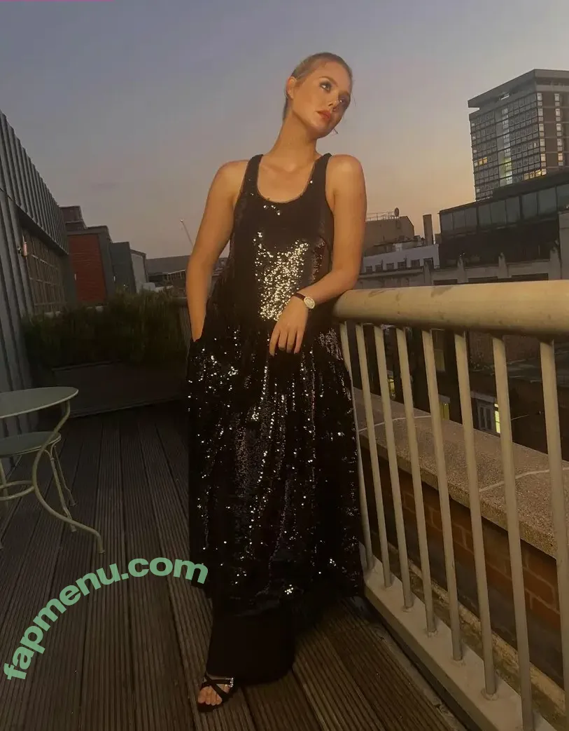 Elle Fanning nude photo #3369 (ellefanning)