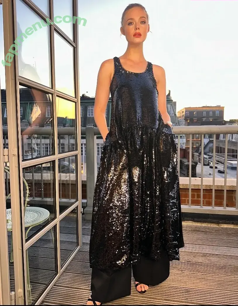 Elle Fanning nude photo #3372 (ellefanning)