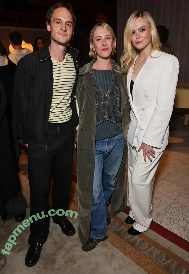 Elle Fanning nude photo #3381 (ellefanning)